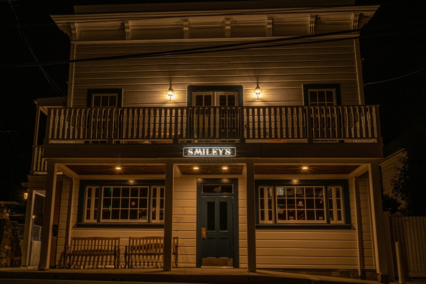 Smiley's Saloon from the front